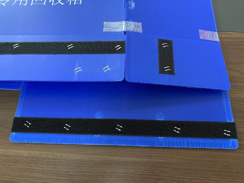 蓝色折叠塑料瓦楞板箱02.jpg